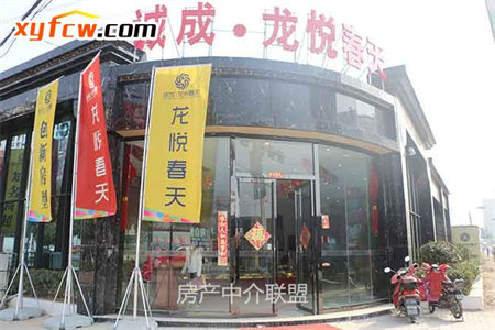 青云紫府四楼复式5室3厅3卫270m2精装修160万出售